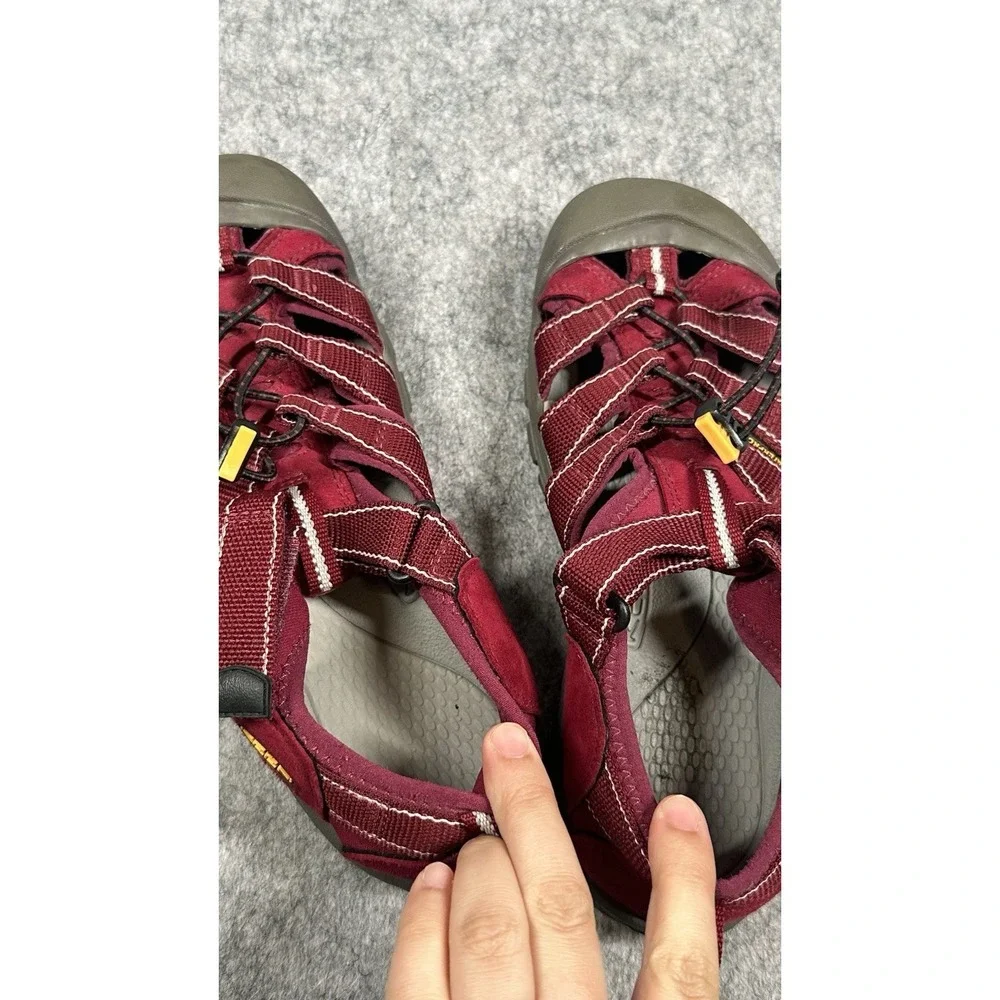 KEEN Newport H2 Shoes Women Size 6 Burgundy Waterproof Hiking Sandals